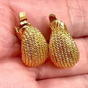 Vintage Signed Crown Trifari Brushed Textured Gold‎ Tone Clip On Earrings